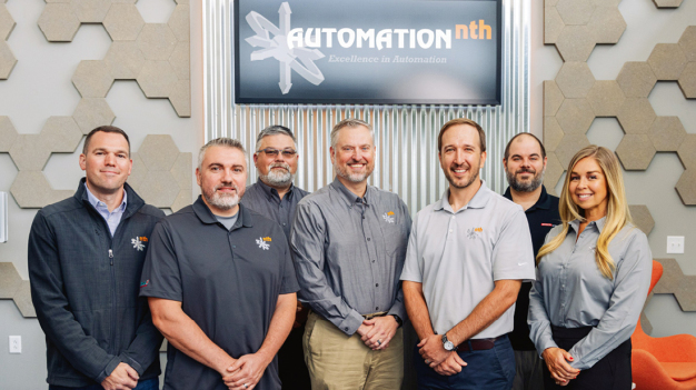 Bei Automation NTH in LaVergne, Tennessee (v.l.n.r.): Vertriebsleiter Peter Sarvey und leitender Steuerungsingenieur Joseph Cocchini (beide Automation NTH), Vertriebsingenieur Richard Smith (Beckhoff USA), die Co-Präsidenten Jeff Buck and Greg Young (Automation NTH), Applikationsingenieur Adam Hoffman (Beckhoff USA) und Leiterin strategische Kundenbetreuung Molly Blazek (Automation NTH) / At Automation NTH headquarters in LaVergne, Tennessee (from left to right): Head of Sales Peter Sarvey and Sr. Controls Engineer Joseph Cocchini (both Automation NTH), Regional Sales Engineer Richard Smith (Beckhoff USA), Co-Presidents Jeff Buck and Greg Young (Automation NTH), Applications Engineer Adam Hoffman (Beckhoff USA) and Director of Strategic Accounts Molly Blazek (Automation NTH) 