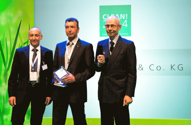 v.l.: Dr.-Ing. Udo Gommel, Fraunhofer IPA (Juryvorsitzender), Helmut Grebing, Pharmaserv und Dr. Lothar Gail, GMP Reinraumtechnik (Jury und Laudator)