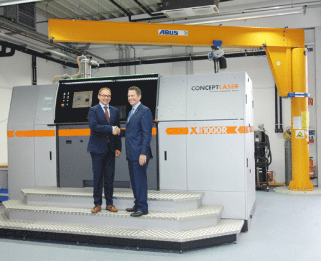 John Murray, CEO der Concept Laser Inc., und Frank Herzog, geschäftsführender Gesellschafter der  Concept Laser GmbH, freuen sich über die ersten Installationen der X line 1000R in den USA (Foto: Concept Laser GmbH) / John Murray, CEO of Concept Laser Inc., (left) and Frank Herzog, President  & CEO of Concept Laser GmbH (right), are pleased about the first installations of the X line 1000R in the US (Photo: Concept Laser GmbH)