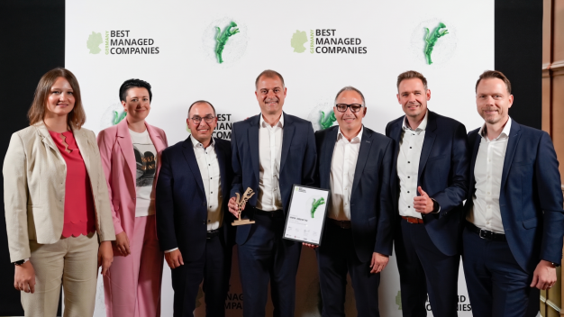 Führungskräfte von Ziehl-Abegg freuen sich über die Auszeichnung als „Best Managed Company“. (Fotohinweis (falls nötig): BMCA)