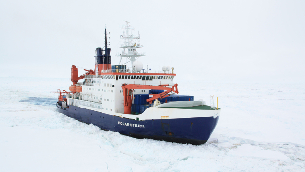 Die Polarstern im Einsatz. (Copyright: F. Mehrtens) Die Polarstern im Einsatz. (Copyright: F. Mehrtens)