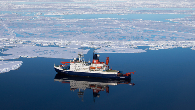 Die Polarstern im Einsatz. (Copyright: S. Arndt) Die Polarstern im Einsatz. (Copyright: S. Arndt)