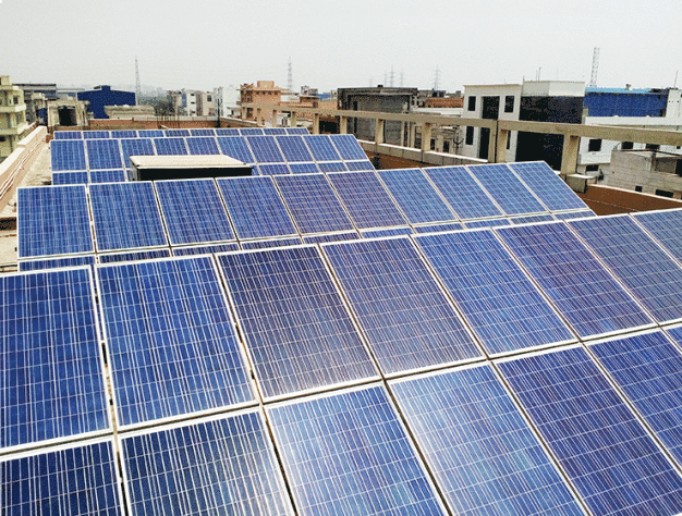 Die Solarmodule auf dem Dach von Triveni sorgen für umweltfreundlichen Strom. / Solar panels on the roof of the Gerresheimer Triveni plant.