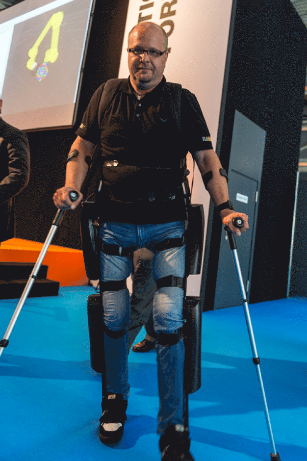 ReWalk Robotic Exoskeleton gewann auf der AUTOMATICA 2014 den ersten ESA BIC Start-up Award. (Foto: Messe München) / ReWalk Robotic Exoskeleton won the first ESA BIC Start-up Award at AUTOMATICA 2014. (Photo: Messe München) 