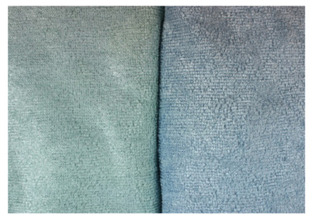 Abb. 2: Farbunterschiede der Reinigungstücher aus Mikrofaser vor und nach der Ausrüstung mit Kupferpigmenten. ©Hohenstein Institute / Fig. 2: Colour differences in cleaning cloths made of microfibres before and after finishing with copper pigments. ©Hohenstein Institute