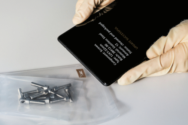 NFC-Tags zur Nachverfolgung der Bauteilreinheit
(Quelle: Fraunhofer IPA) / NFC tags for tracing component cleanliness (Source: Fraunhofer IPA)
NFC-Tags zur Nachverfolgung der Bauteilreinheit
(Quelle: Fraunhofer IPA) / NFC tags for tracing component cleanliness (Source: Fraunhofer IPA)
