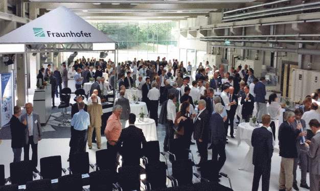 Bei der Eröffnungsfeier am 6. August 2015 nahmen 200 geladene Gäste aus Politik und Wirtschaft teil. (Quelle: Fraunhofer IPA)