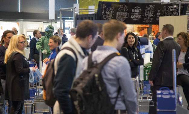 Das neue Catering-Konzept mit zentral in der Halle positionierten Containern erfreut sich großen Zuspruchs.