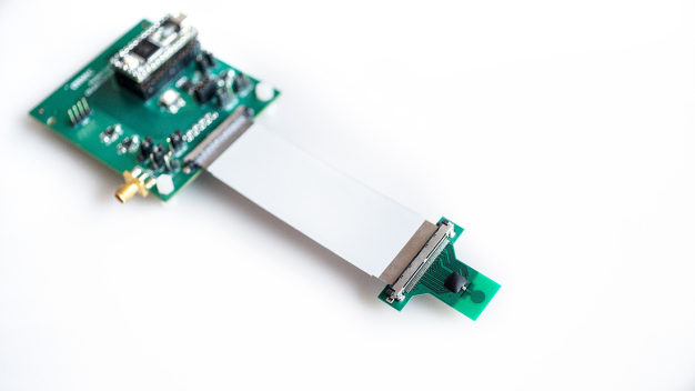 Der neue Impulsradio-Ultrabreitband-Senderchip von Imec ermöglicht Datenübertragungsraten von bis zu 1,66 Gb/s für In-Body- und Kurzstrecken-Anwendungen. / Imec’s new impulse-radio ultra-wideband transmitter chip accommodates data transfer rates up to 1.66Gb/s for in-body and short-range applications. Der neue Impulsradio-Ultrabreitband-Senderchip von Imec ermöglicht Datenübertragungsraten von bis zu 1,66 Gb/s für In-Body- und Kurzstrecken-Anwendungen. / Imec’s new impulse-radio ultra-wideband transmitter chip accommodates data transfer rates up to 1.66Gb/s for in-body and short-range applications.