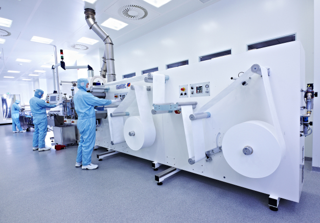 Blick in die erweiterte Reinraumproduktion von Bischof + Klein