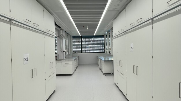 Nahlédnutí do laboratoře ve výzkumném centru ve Vídni. (Fotografie: © Lorenz Consult)