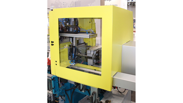 Die kompakte BOY 25 E mit integrierter Entnahmeautomation / The compact BOY 25 E with integrated removal-automation Die kompakte BOY 25 E mit integrierter Entnahmeautomation / The compact BOY 25 E with integrated removal-automation