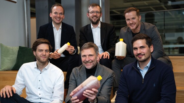 Familienunternehmen Bürkert Fluid Control Systems investiert in Startup Green Elephant Biotech,  (v.l.) Dr. Joel Eichmann (Geschäftsführer und Gründer Green Elephant Biotech), Hendrik Faustmann (New Business Model Development, Bürkert), Georg Stawowy (CEO Bürkert), Caspar von Schoeler (Corporate Development, Bürkert), Roman Gaida (CSO Bürkert), Felix Wollenhaupt (Geschäftsführer und Gründer Green Elephant Biotech) (Quelle: Bürkert Fluid Control Systems)