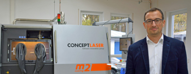 Dr. Florian Bechmann, Entwicklungsleiter bei Concept Laser: „Unter Sicherheits- und Qualitätsaspekten relevant ist, die für Concept Laser typische Trennung, von  Bau- und Handling-Raum. Auch bei der X line 1000R  ist dies ein wesentliches Charakteristikum.“ (Foto: Concept Laser GmbH) / Dr. Florian Bechmann, Head of Development at Concept Laser: 