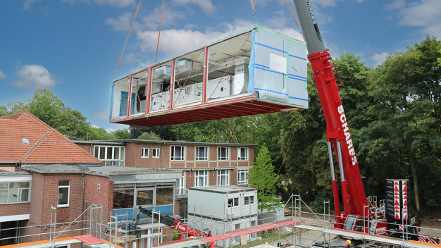 Stellung eines Moduls mit bereits installierter Technik, © Cadolto Modulbau GmbH