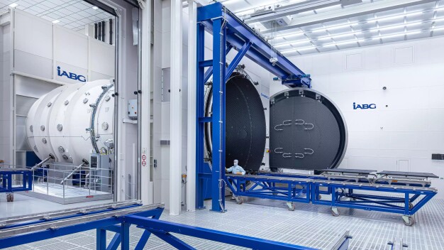 Thermal-Vakuumanlage des CCO im Reinraum. ©IABG