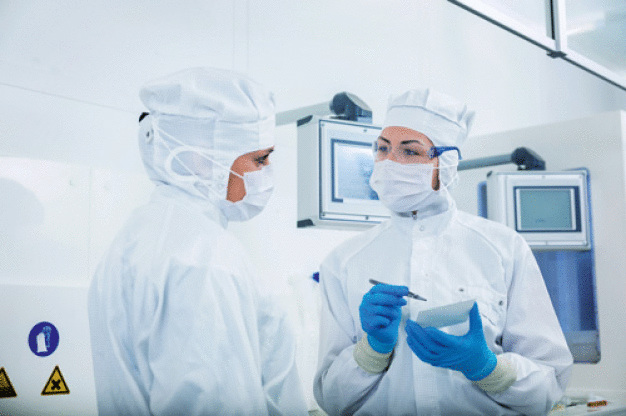 Überall einsetzbar: Platin-Temperatursensoren in Dünnschicht-Technologie werden im Reinraum produziert.