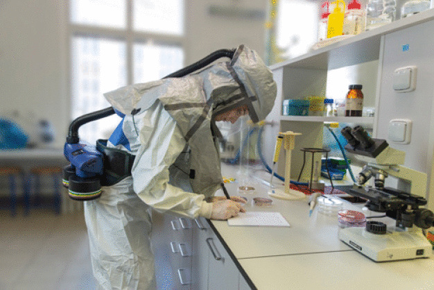Kontamination verhindern im Reinraumbereich: CleanAir Chemical 2F für die Pharmaindustrie (Quelle: MALINA - Safetys.r.o., Tschechien)