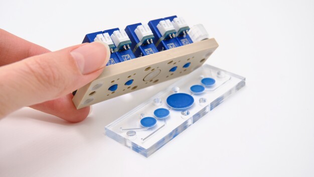 Die kleinsten ihrer Art: Die innovativen Mikroventile und Aktoren für die Fluidsteuerung von memetis mit Shape-Alloy-Memory-Technologie. (Copyright: memetis GmbH) Die kleinsten ihrer Art: Die innovativen Mikroventile und Aktoren für die Fluidsteuerung von memetis mit Shape-Alloy-Memory-Technologie. (Copyright: memetis GmbH)