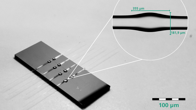 Photonischer Chip mit vier Mikroflaschenresonatoren © Fraunhofer IZM / Photonic chip with four bottle microresonators © Fraunhofer IZM