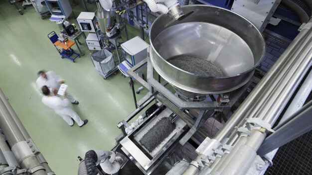 Neben Kundenversuchen dient das Test Center den Forschungs- und Entwicklungsteams, Prototypen neu entwickelter Produkte zu testen oder bestehende Anlagen und Prozesse zu verbessern. (Bild: Coperion K-Tron (Schweiz) GmbH) / The Test Center also provides opportunities to the Research and Development teams to test prototypes when developing new products or improving existing equipment and processes. (Photo: Coperion K-Tron (Switzerland) LLC)