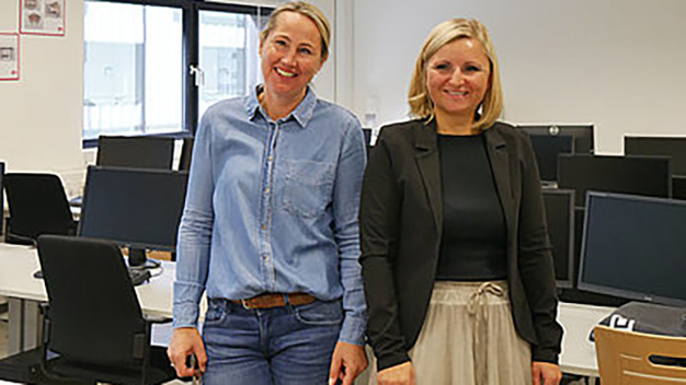 Anica Meins-Becker (links) und Agnes Kelm (rechts) im BIM-Labor. (Bild: Sarah Janczura)