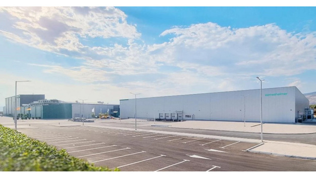Die neue Halle (rechts) des Gerresheimer Werks in Skopje, Republik Nordmazedonien, umfasst eine Gesamtfläche von rund 7.600m². (Foto: Gerresheimer ) / The new hall (right) at the Gerresheimer plant in Skopje, Republic of North Macedonia, covers a total area of around 7,600m². (Photo: Gerresheimer) Die neue Halle (rechts) des Gerresheimer Werks in Skopje, Republik Nordmazedonien, umfasst eine Gesamtfläche von rund 7.600m². (Foto: Gerresheimer ) / The new hall (right) at the Gerresheimer plant in Skopje, Republic of North Macedonia, covers a total area of around 7,600m². (Photo: Gerresheimer)