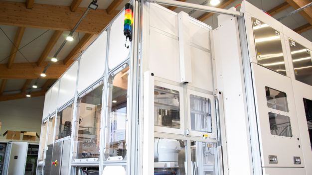 Die ABT-Anlagen zur vollautomatischen FOSB-Verpackung erfreuen sich in aller Welt großer Beliebtheit. (Copyright: Stäubli Tec-Systems GmbH Robotics)
