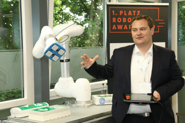 Bei der Eröffnung war auch der preisgekrönte Gecko Greifer zu sehen, der auf der diesjährigen Hannover Messe mit dem Robotics Award ausgezeichnet worden ist.