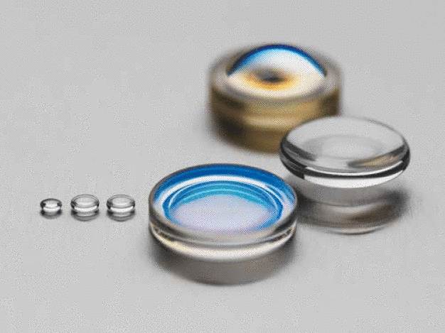 Die empfindlichen Gläser der Linsen und Prismen erfordern eine schonende Reinigung und Trocknung.
(Bildquelle: Fisba) / The sensitive glass of lenses and prisms necessitates gentle cleaning and drying.
(Image source: Fisba)
Die empfindlichen Gläser der Linsen und Prismen erfordern eine schonende Reinigung und Trocknung.
(Bildquelle: Fisba) / The sensitive glass of lenses and prisms necessitates gentle cleaning and drying.
(Image source: Fisba)