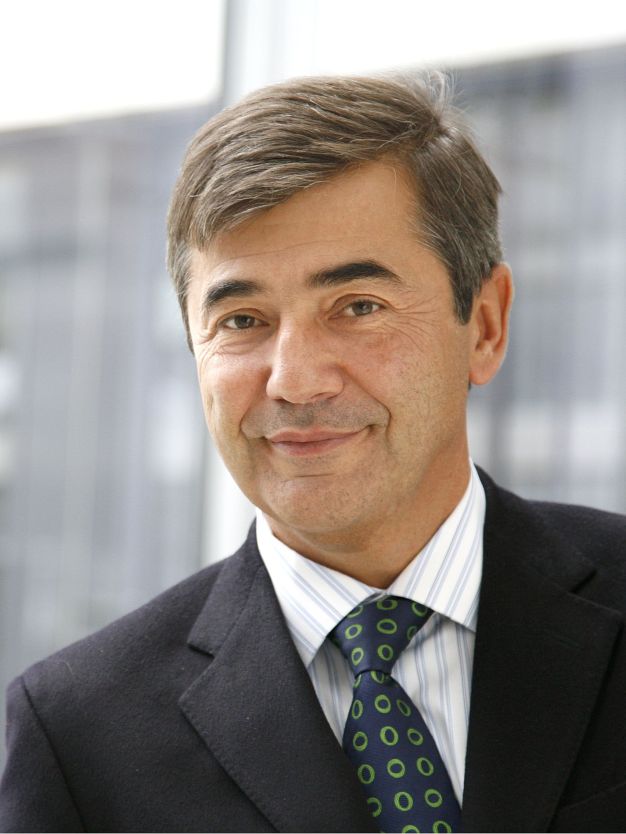 „Die sehr erfolgreiche Entwicklung über die letzten Jahre bestätigt, dass wir mit unserer Strategie auf einem sehr guten Weg sind. Diesen Weg werden wir ehrgeizig weiter gehen.“
Dr. Peter Neumann, CEO
