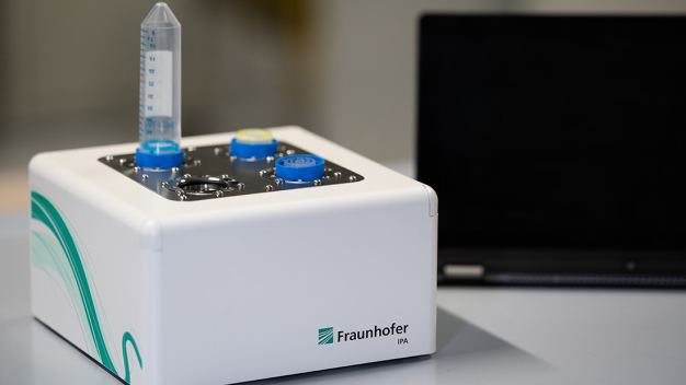 Die automatisierte, schnelle und enzymfreie Extrahierung von lebenden Zellen mit dem TissueGrinder für die Untersuchung von Biopsieproben. © Fraunhofer IPA
