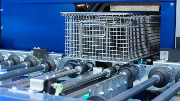 Die Kombination der standardmäßigen Verfahren Dampfentfetten, Spritz- und Tauchreinigung sowie Injektionsflutwaschen mit Technologien wie Ultraschall, Ultraschall Plus und Pulsated Pressure Cleaning (PPC) ermöglicht die effiziente und nachhaltige Reinigung unterschiedlicher Teile mit hohen Sauberkeitsanforderungen. (Bildquelle: Ecoclean GmbH)