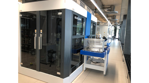 Das neue Testzentrum der Borer Chemie AG ist unter anderem mit einer EcoCwave und einer mehrstufigen Ultraschall-Feinstreinigungsanlage für die Durchführung von Reinigungsversuchen ausgestattet. (Bildquelle: Borer Chemie)