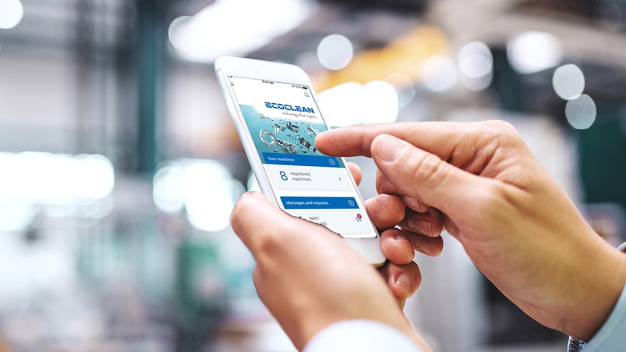 Einfach registrieren und das zuständige Service-Team direkt kontaktieren, die neue Service-App mit Chat-, Foto- und Videofunktion ermöglicht die einfache sowie schnelle Kontaktaufnahme. (Bildquelle: Ecoclean GmbH)
