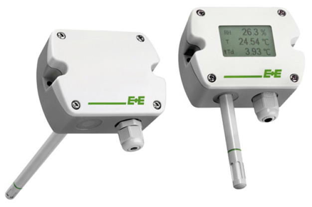 EE210 Transmitter sind als Wand- oder Kanalversion und mit optionalem Display erhältlich. (Foto: E+E Elektronik GmbH) / EE210 transmitters are available for wall or duct mounting and with optional display. (Photo: E+E Elektronik GmbH)