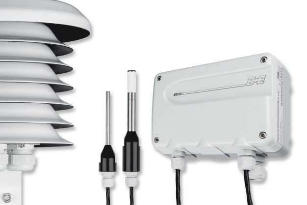 Abbildung 1: Der neue EE33-M Feuchte & Temperatur Messumformer ist ideal für anspruchsvolle Anwendungen in der Meteorologie geeignet. (Foto: E+E Elektronik GmbH) / Figure 1: The new EE33-M humidity and temperature transmitter is ideal for demanding meteorological applications. (Photo: E+E Elektronik GmbH)