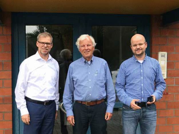 Von links nach rechts: Peter Leyendecker, Geschäftsführer von EnviroFALK, Arno Willers und Jan Willers von der AW Abwasser-Wasser-Technik GmbH (Bildrechte: EnviroFALK GmbH)