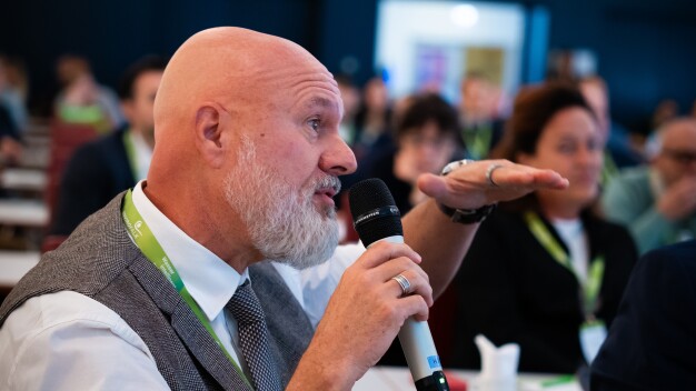 Con preziosi spunti dalla pratica della pianificazione, Jochen Schmidt-Nawrot della CRB Group ha mostrato quali requisiti devono soddisfare le moderne impianti di acqua farmaceutica e come realizzare progetti in modo efficiente e sostenibile.
