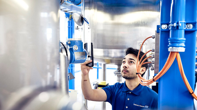 Messtechnik und Automatisierungslösungen von Endress+Hauser helfen, die industrielle Produktion klima- und umweltfreundlich zu gestalten. / Measurement technology and automation solutions from Endress+Hauser help to make industrial production climate- and environment-friendly.