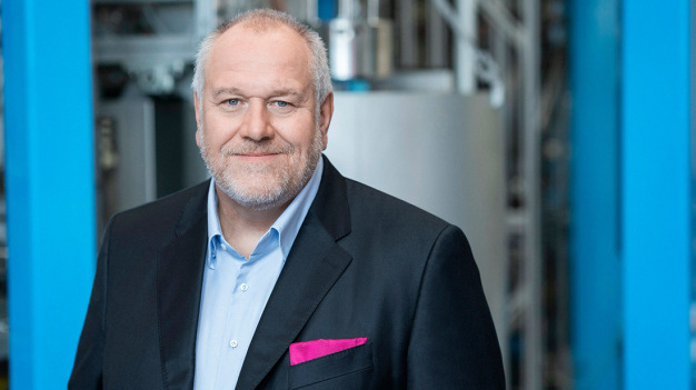 „Endress+Hauser wird 2021 mit so vielen Produktinnovationen an den Markt gehen wie noch nie“, sagt Matthias Altendorf, Chief Executive Officer der Endress+Hauser Gruppe. / “Endress+Hauser will launch more product innovations in 2021 than ever before,” said Matthias Altendorf, Chief Executive Officer of the Endress+Hauser Group.