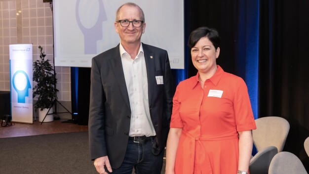 Die Gastgeber des Innovatorentreffens, Dr. Andreas Mayr und Dr. Christine Koslowski, führen durch das Programm. / The hosts of the Innovators’ Meeting, Dr Andreas Mayr and Dr Christine Koslowski, lead the program.