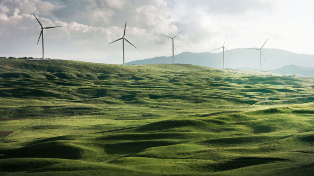 Grüner Wasserstoff hat das Potenzial, ganze Sektoren zu dekarbonisieren. / Green hydrogen has the potential to decarbonize entire industry sectors. Grüner Wasserstoff hat das Potenzial, ganze Sektoren zu dekarbonisieren. / Green hydrogen has the potential to decarbonize entire industry sectors.