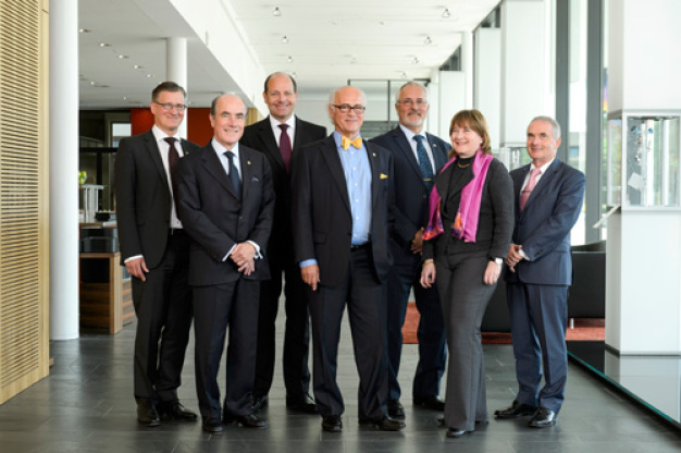 Der Verwaltungsrat der Endress+Hauser Gruppe (von links): Dr. Heiner Zehntner (Sekretär), Fernando Fuenzalida, Thomas Kraus, Klaus Endress (Präsident), Hans-Peter Endress, Antonietta Pedrazzetti und Prof. Dr. Georg Bretthauer. Es fehlt Dr. Klaus Eisele. / The Supervisory Board of the Endress+Hauser Group (from left): Dr Heiner Zehntner (Secretary), Fernando Fuenzalida, Thomas Kraus, Klaus Endress (President), Hans-Peter Endress, Antonietta Pedrazzetti and Dr Georg Bretthauer. Not pictured: Dr Klaus Eisele.