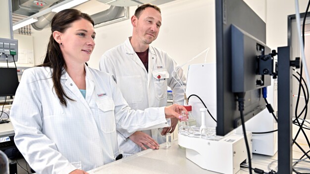 Des espaces de travail modernes et des déplacements courts favorisent la collaboration dans le nouveau bâtiment d'Analytik Jena à Ilmenau.