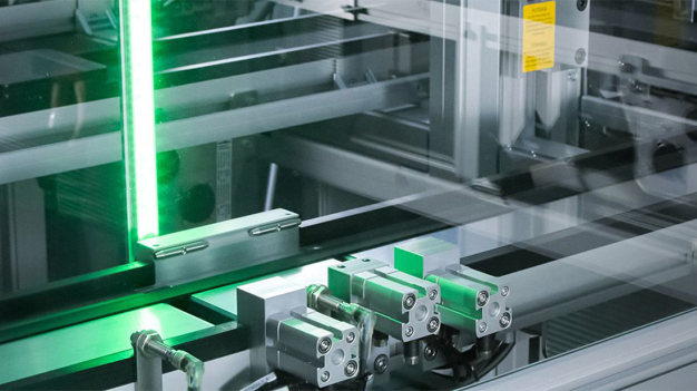 Technologie de levage dans l'industrie électronique (Copyright : MONTECH AG)