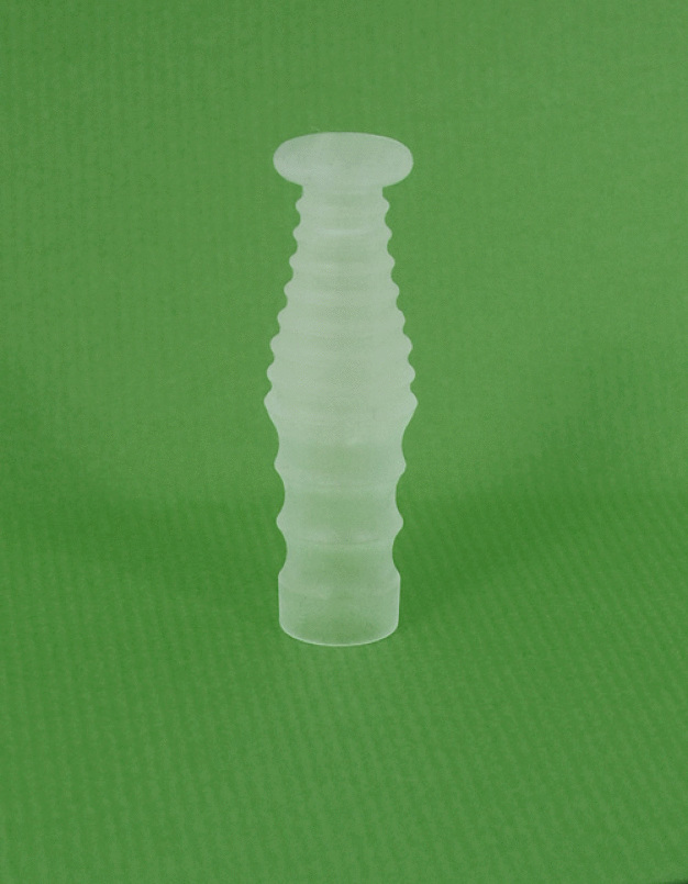 Während der TaipeiPlas produziert ENGEL auf seinem Messestand Katheterkomponenten auf einer holmlosen ENGEL victory Spritzgießmaschine. Die Verbindungselemente vereinfachen für das medizinische Personal die Handhabung. (Bild: ENGEL) / ENGEL will use a tie-bar-less ENGEL victory injection moulding machine to produce catheter components at its stand at the TaipeiPlas event. The fasteners simplify handling for medical staff. (Picture: ENGEL)
