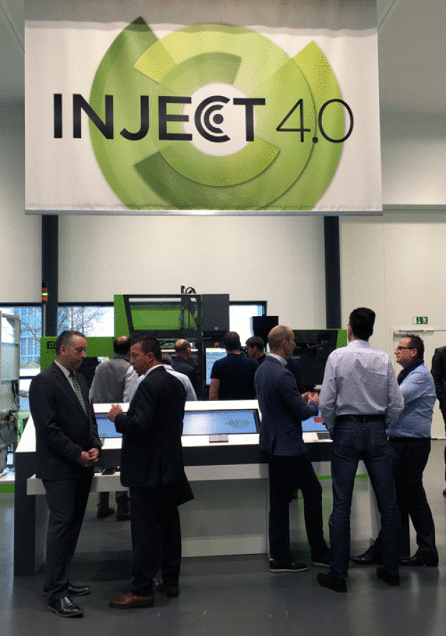 inject 4.0, die Antwort von ENGEL auf die Herausforderungen der Digitalisierung und Vernetzung, bildet im neuen interaktiven Technologiezentrum von ENGEL in Hannover einen festen Themenschwerpunkt. Die Teilnehmer der med.con konnten viele Softwarelösungen von ENGEL selbst ausprobieren. (Bild: Engel)