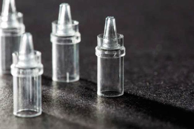 Die filigranen Nadelhalter sind mit einer Sollbruchstelle versehen, die es unmöglich macht, Einwegspritzen mehrfach zu verwenden. (Bild: ENGEL) / The filigree needle holders are designed with a predetermined breaking point that makes it impossible to use disposable syringes multiple times. (Picture: ENGEL)