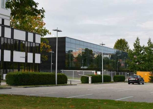 Blickfang in der Ludwig-Engel-Straße in Schwertberg: In der neuen Montagehalle von Engel Austria wird in Kürze gearbeitet. (Bild: Engel Austria) / Turning heads on Ludwig-Engel-Strasse in Schwertberg: work will soon commence in Engel
Austria's new assembly hall. (Fig.: Engel Austria)